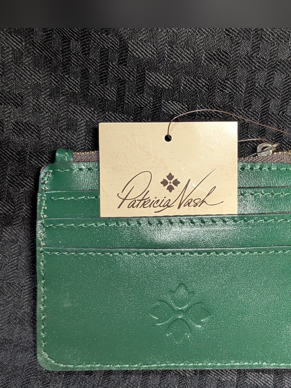Soft Green Patricia Nash Tooled Cassis ID Wallet. - Picture 6 of 7